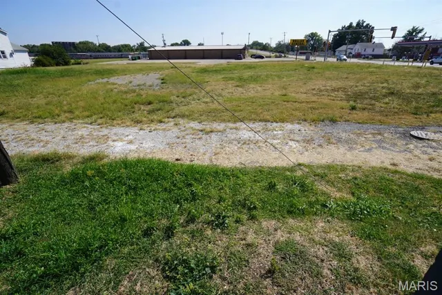 $300,000 | 25.001 McCambridge Avenue, Madison, IL 62060