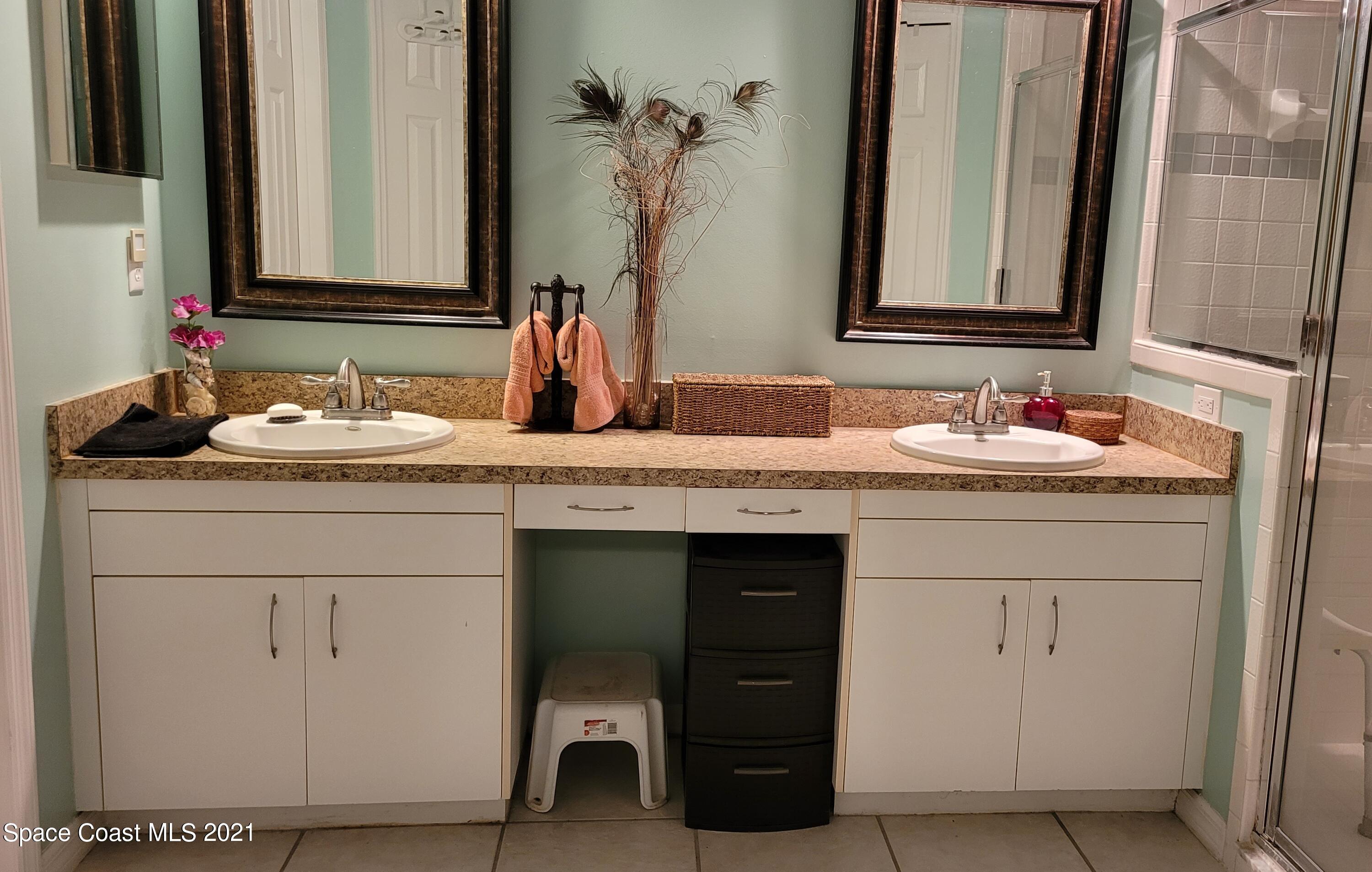 1050 Meadowbrook Road Northeast Palm Bay, FL 32905 - Photo 14 of 16 Double sinks
