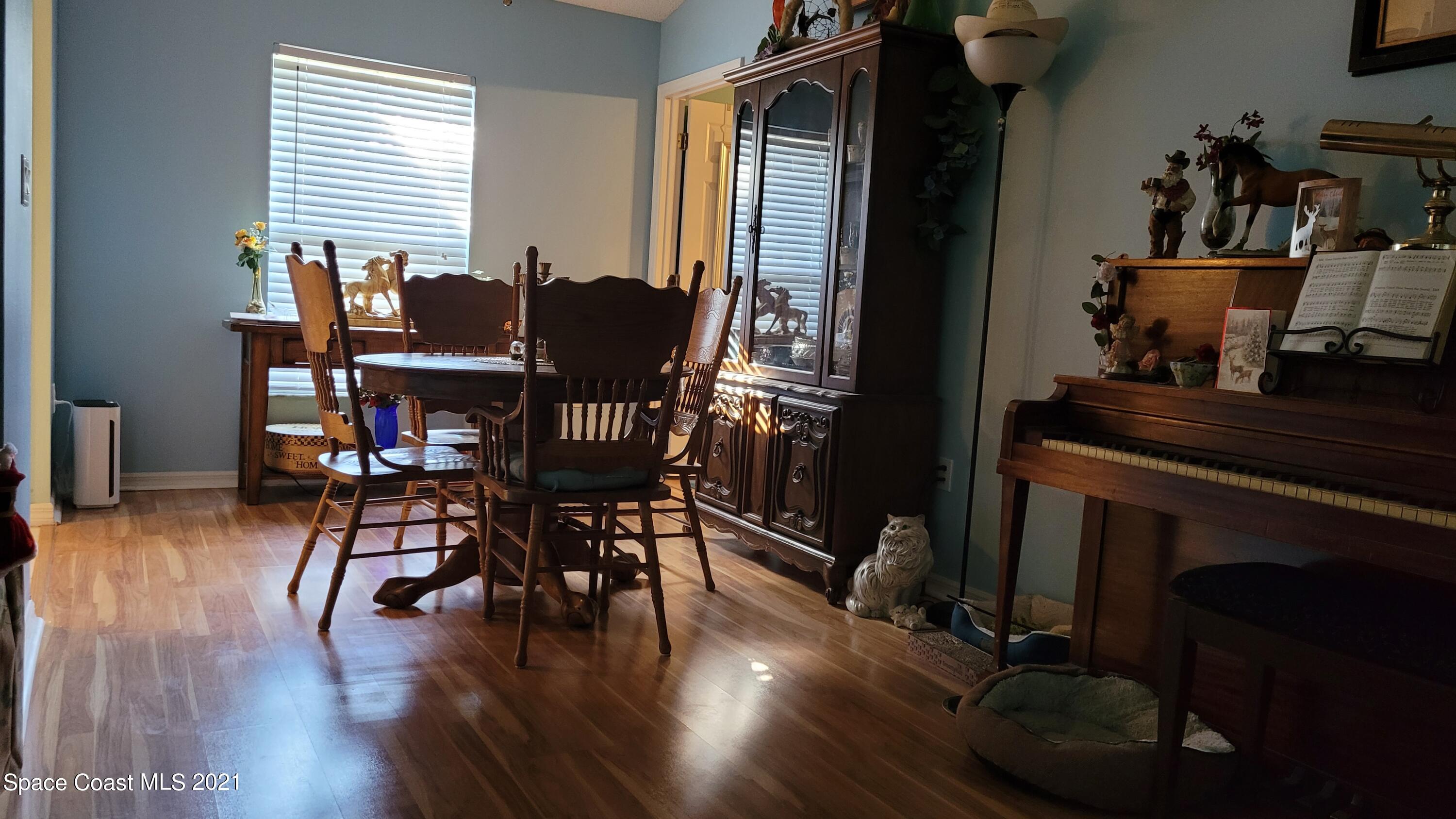1050 Meadowbrook Road Northeast Palm Bay, FL 32905 - Photo 4 of 16 Dinning area