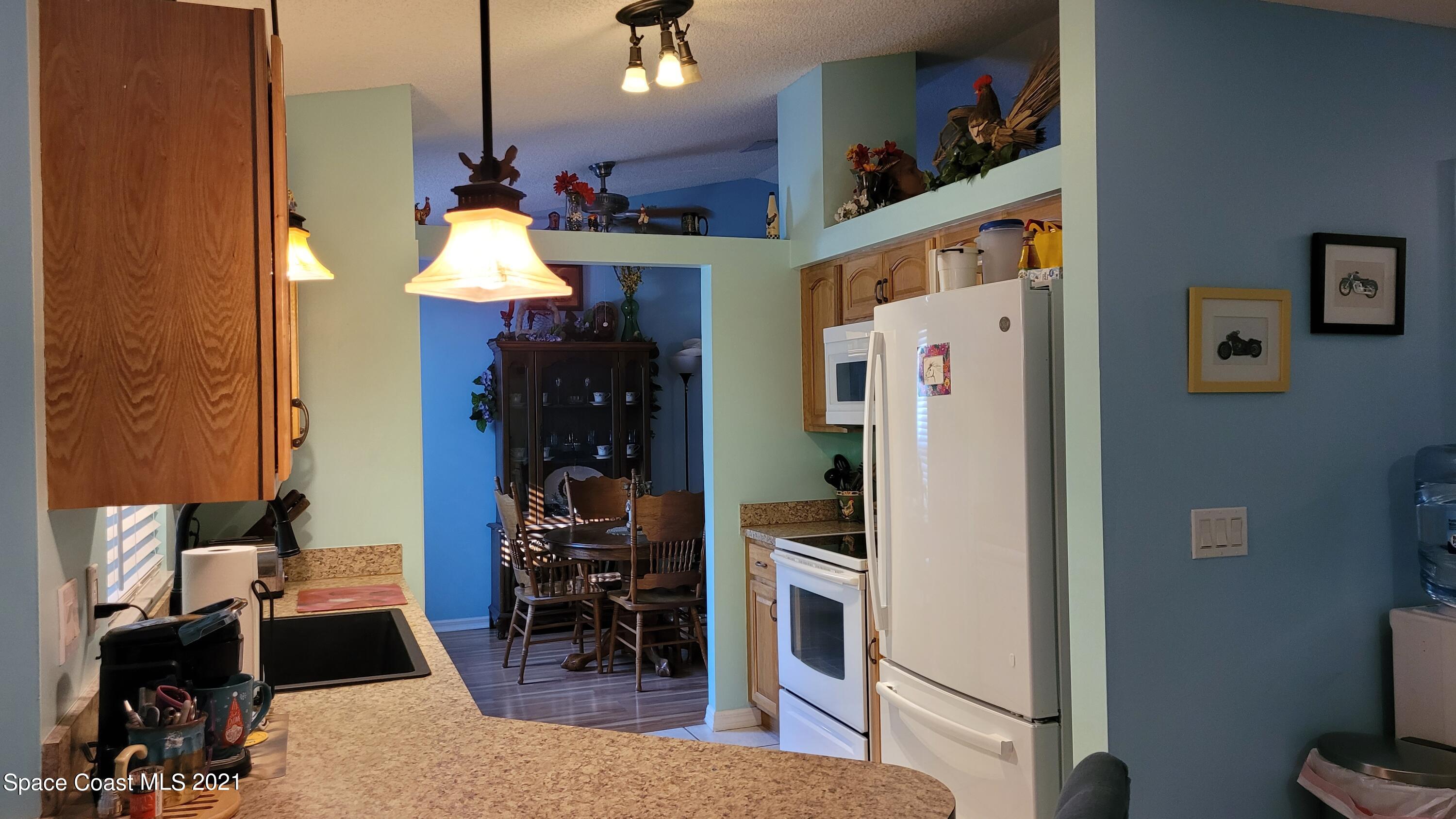 1050 Meadowbrook Road Northeast Palm Bay, FL 32905 - Photo 7 of 16 kitchen