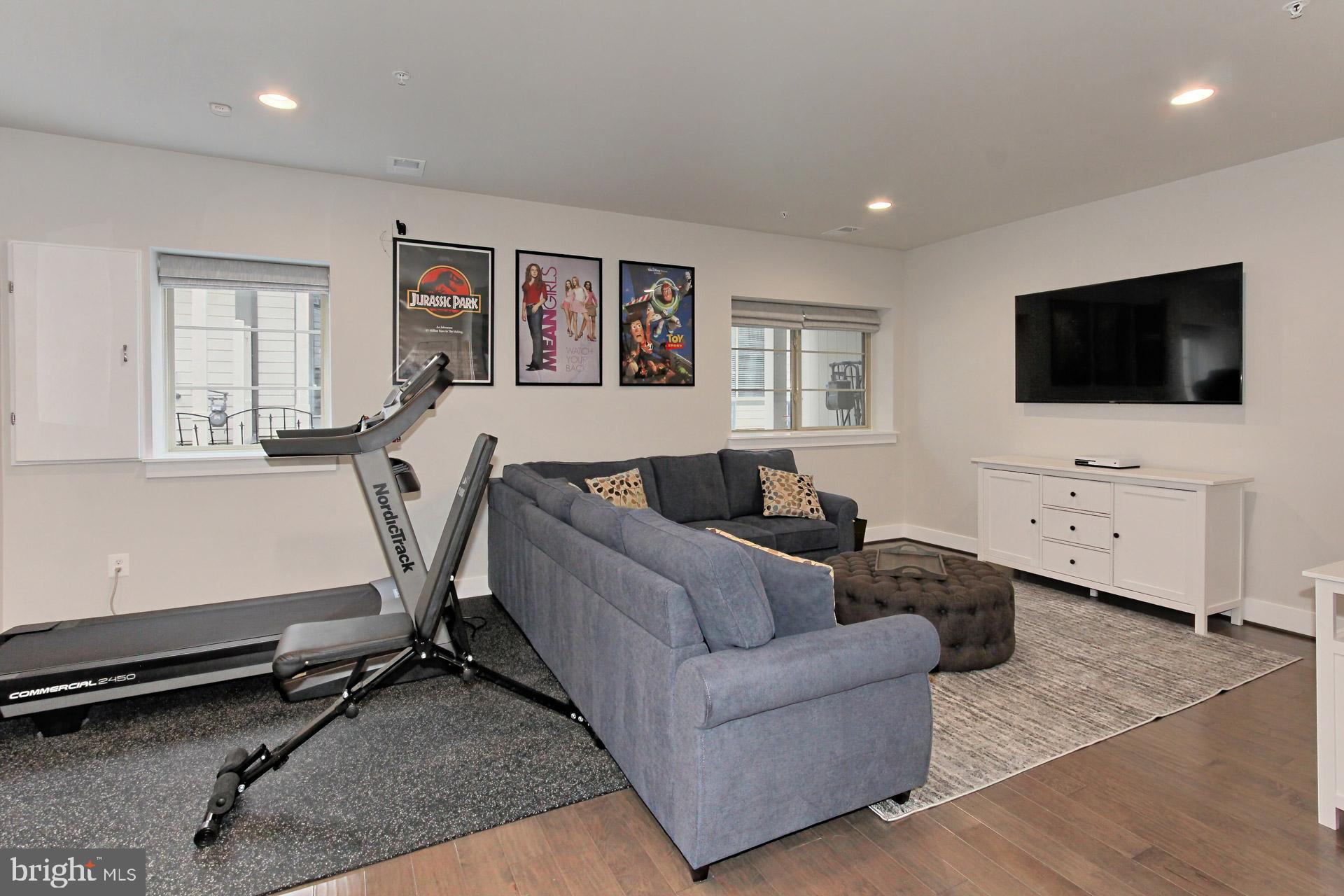 2877 Lowen Valley Road Alexandria, VA 22303 - Photo 44 of 52