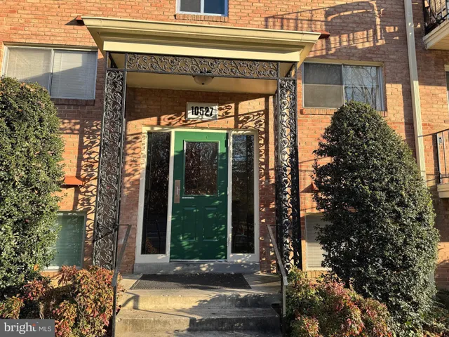$2,300 | 10527 Montrose Avenue, Unit 104, Bethesda, MD 20814