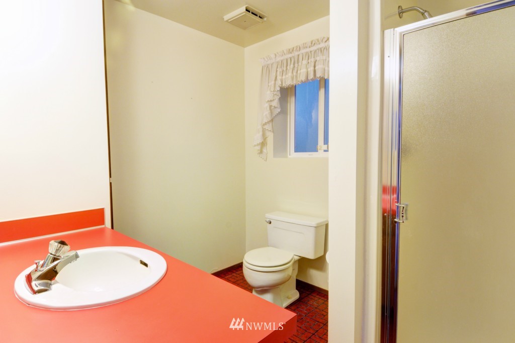 1005 Bell Street Edmonds, WA 98020 - Photo 11 of 13 Gallery Image 11
