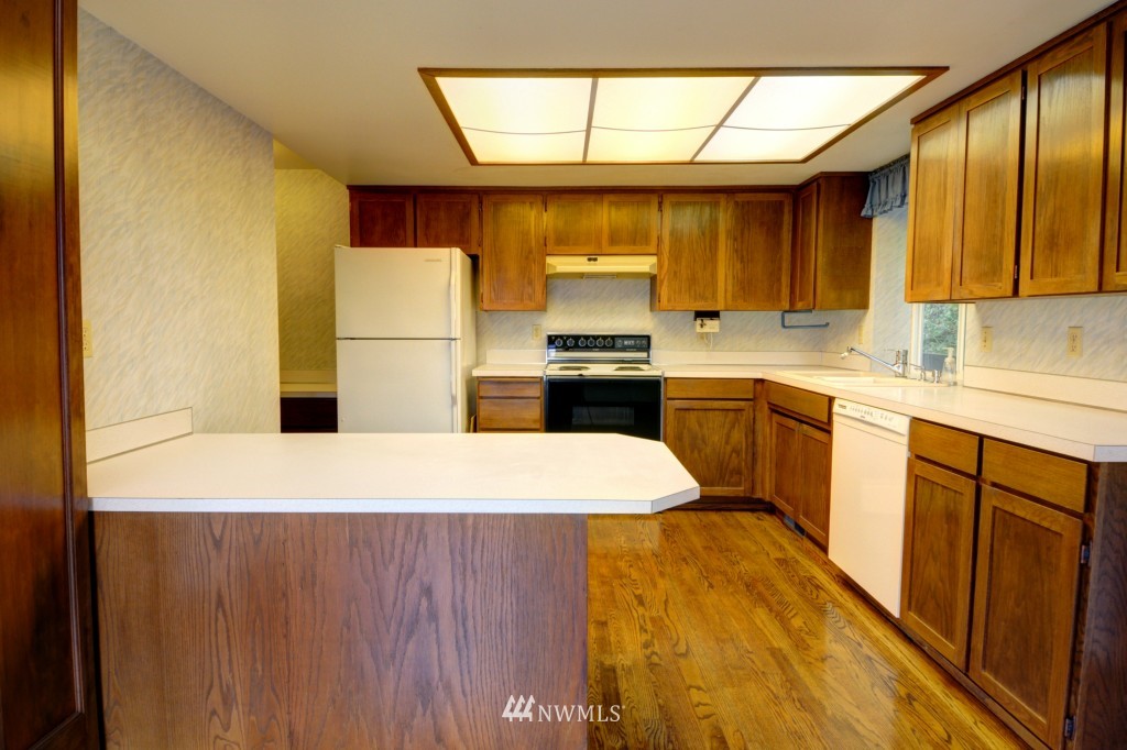 1005 Bell Street Edmonds, WA 98020 - Photo 4 of 13 Gallery Image 4