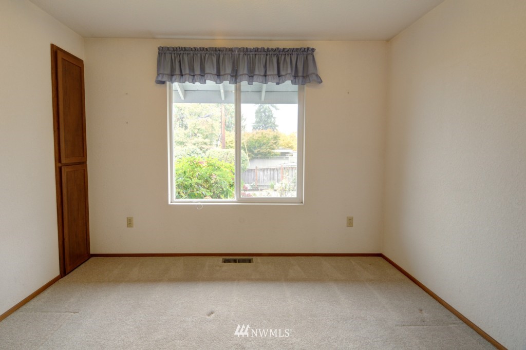 1005 Bell Street Edmonds, WA 98020 - Photo 6 of 13 Gallery Image 6
