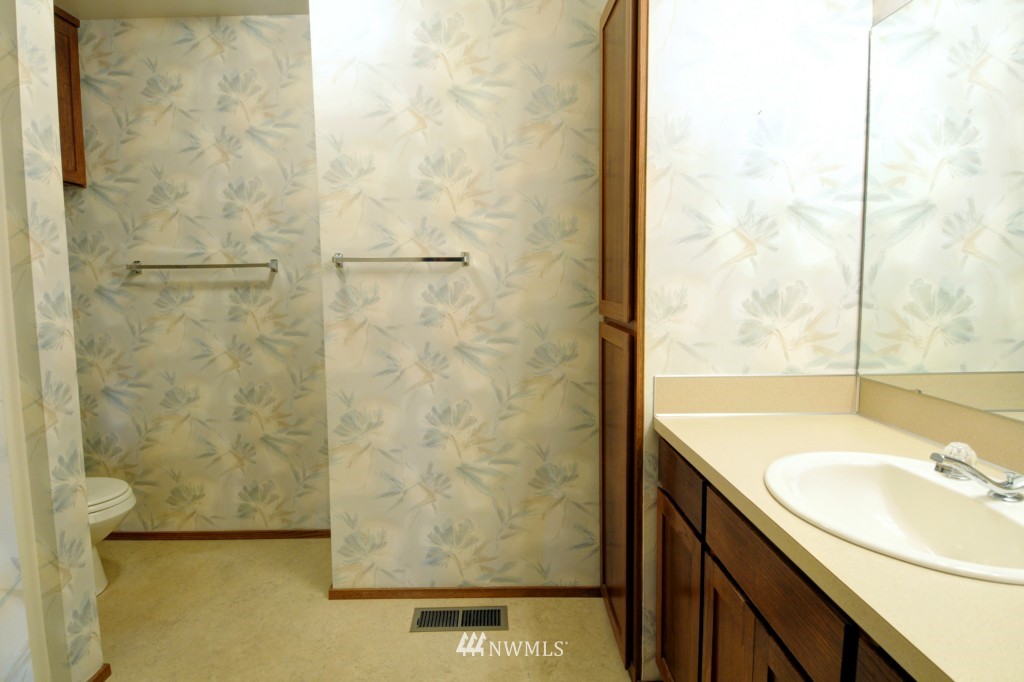 1005 Bell Street Edmonds, WA 98020 - Photo 7 of 13 Gallery Image 7