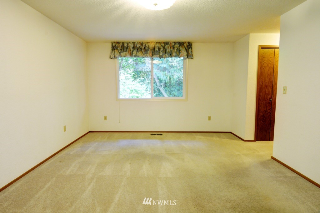 1005 Bell Street Edmonds, WA 98020 - Photo 8 of 13 Gallery Image 8