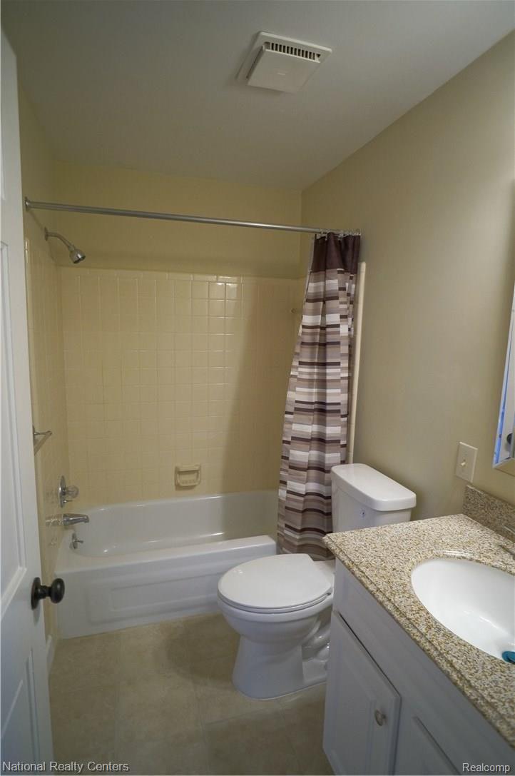 1275 West Fairview Lane Rochester, MI 48306 - Photo 23 of 30 DSC09840 (1).JPG