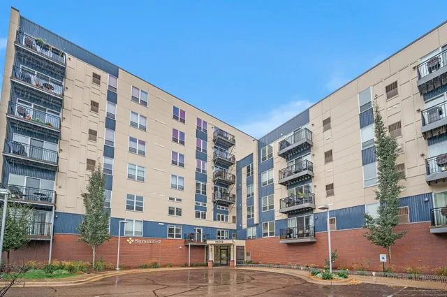 $179,900 | 1502 5th Street North, Unit 403, Hopkins, MN 55305