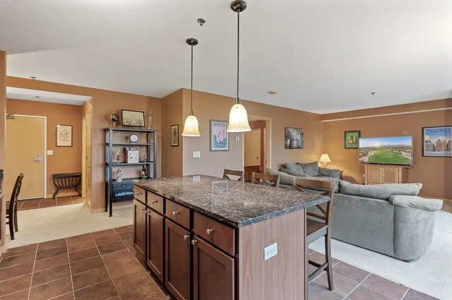 $179,900 | 1502 5th Street North, Unit 403, Hopkins, MN 55305