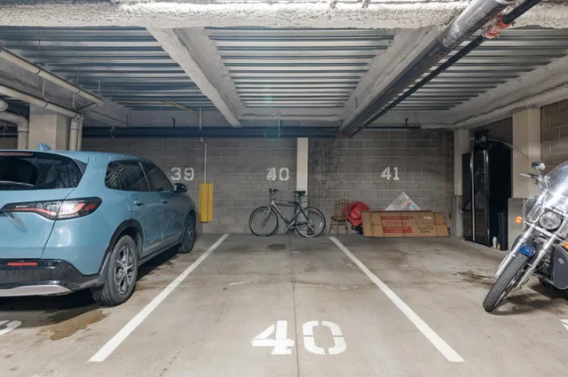 $179,900 | 1502 5th Street North, Unit 403, Hopkins, MN 55305