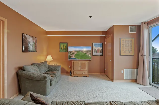 $179,900 | 1502 5th Street North, Unit 403, Hopkins, MN 55305