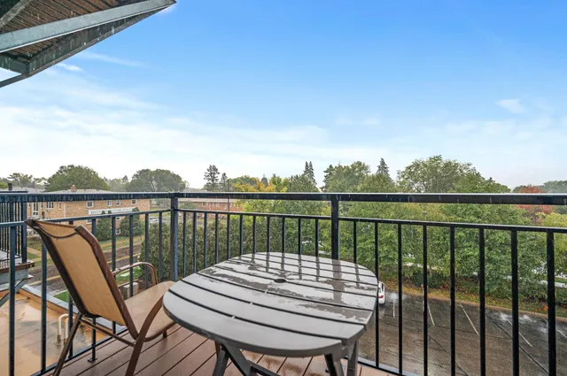 $179,900 | 1502 5th Street North, Unit 403, Hopkins, MN 55305