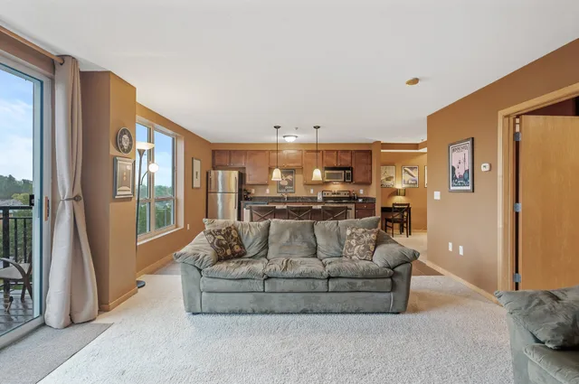 $179,900 | 1502 5th Street North, Unit 403, Hopkins, MN 55305