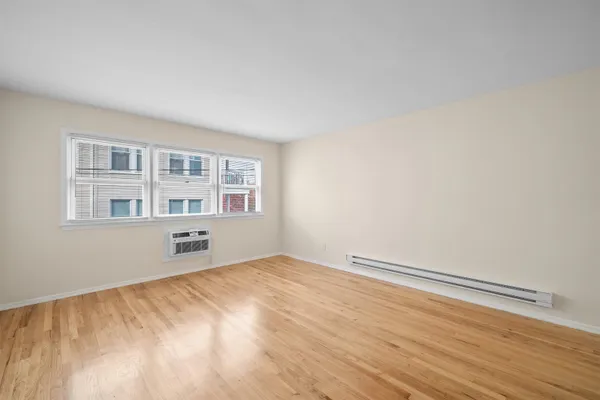 $1,850 | 34 East 32nd Street, Unit B2, Bayonne, NJ 07002