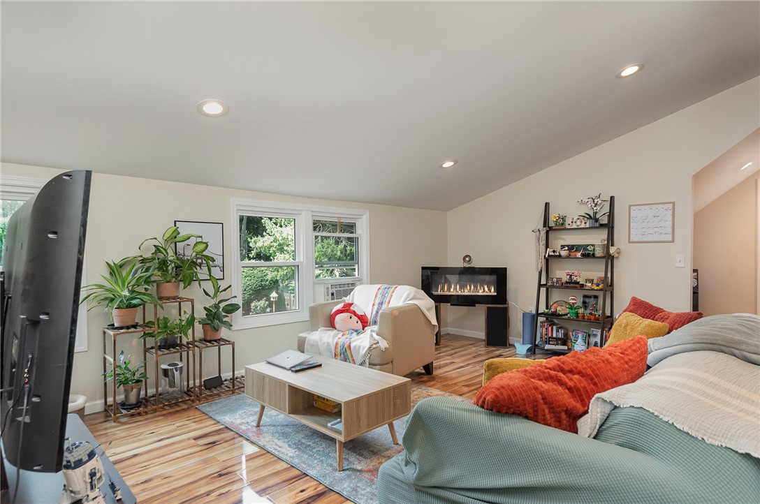 49 Charing Road Irondequoit, NY 14617 - Photo 18 of 48