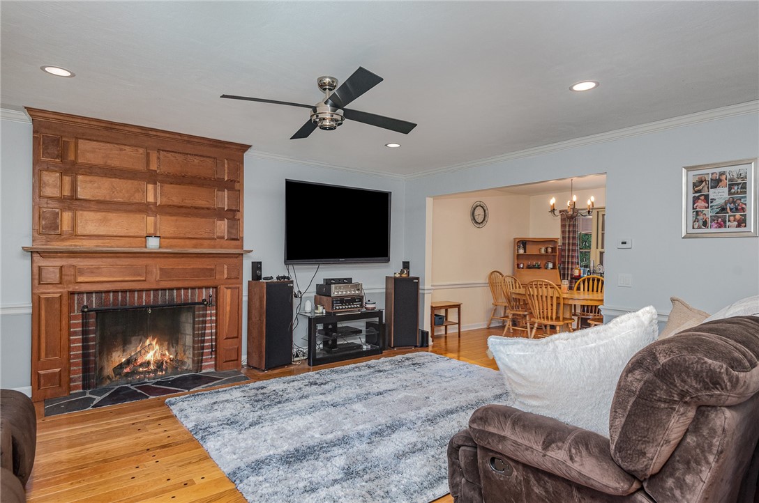 49 Charing Road Irondequoit, NY 14617 - Photo 4 of 48