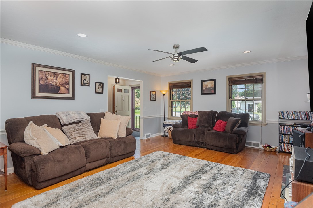 49 Charing Road Irondequoit, NY 14617 - Photo 6 of 48