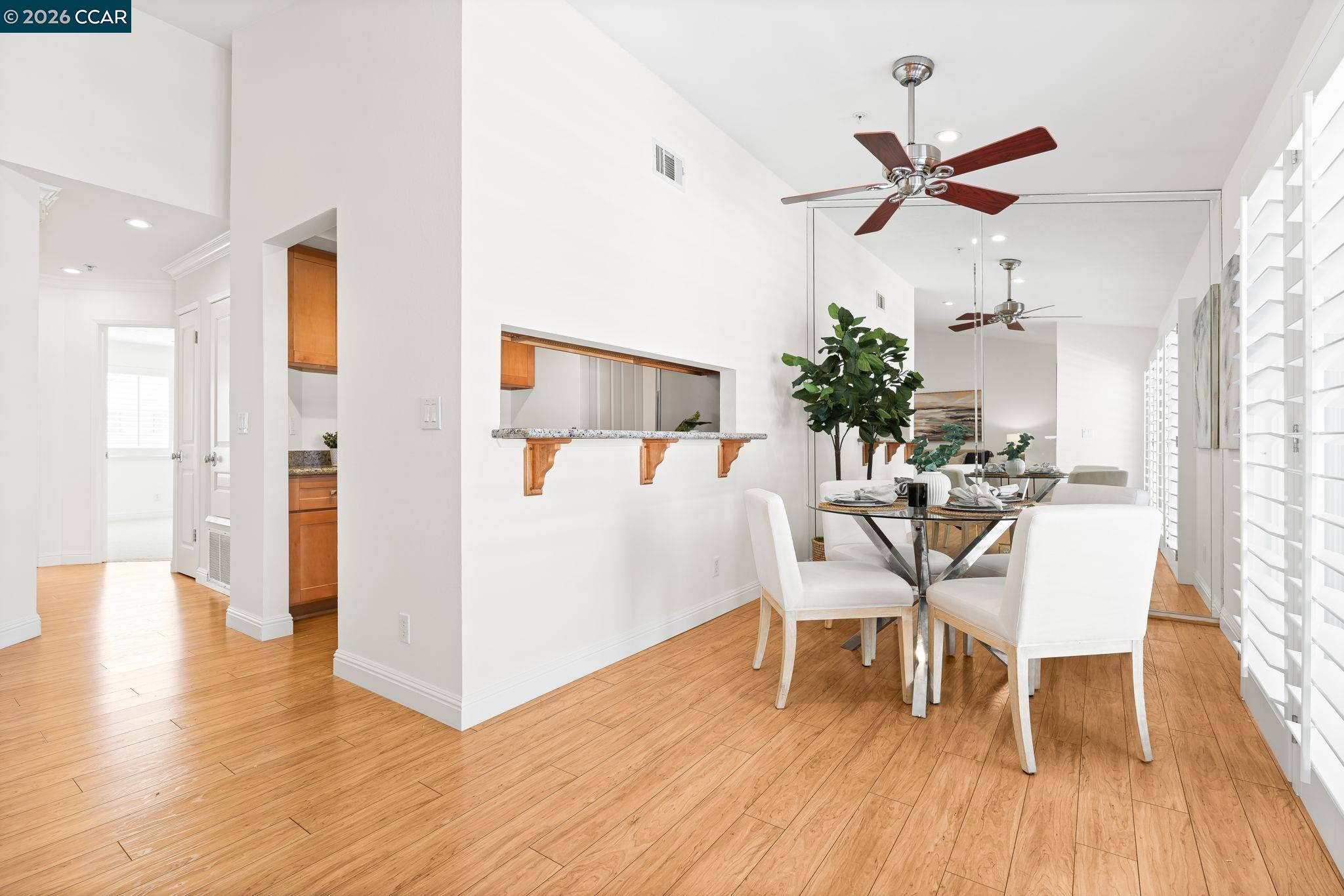 2709 Oak Road, Unit R Walnut Creek, CA 94597 - Photo 4 of 18 Gallery Image 4