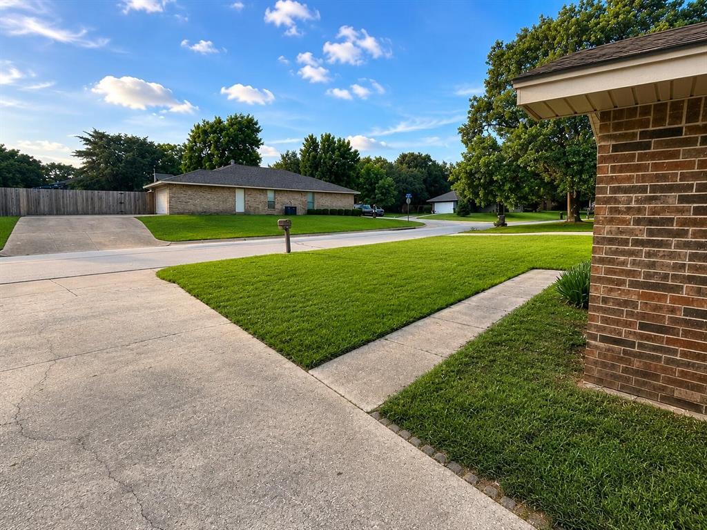 5505 Oak Brook Road Arlington, TX 76016 - Photo 4 of 40