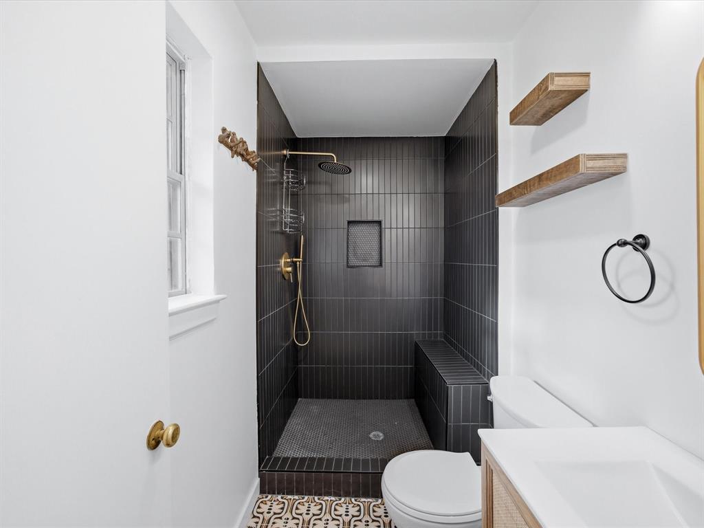 514 West Ridgewood Drive Garland, TX 75041 - Photo 11 of 39 Primary bath with vanity and tiled shower
