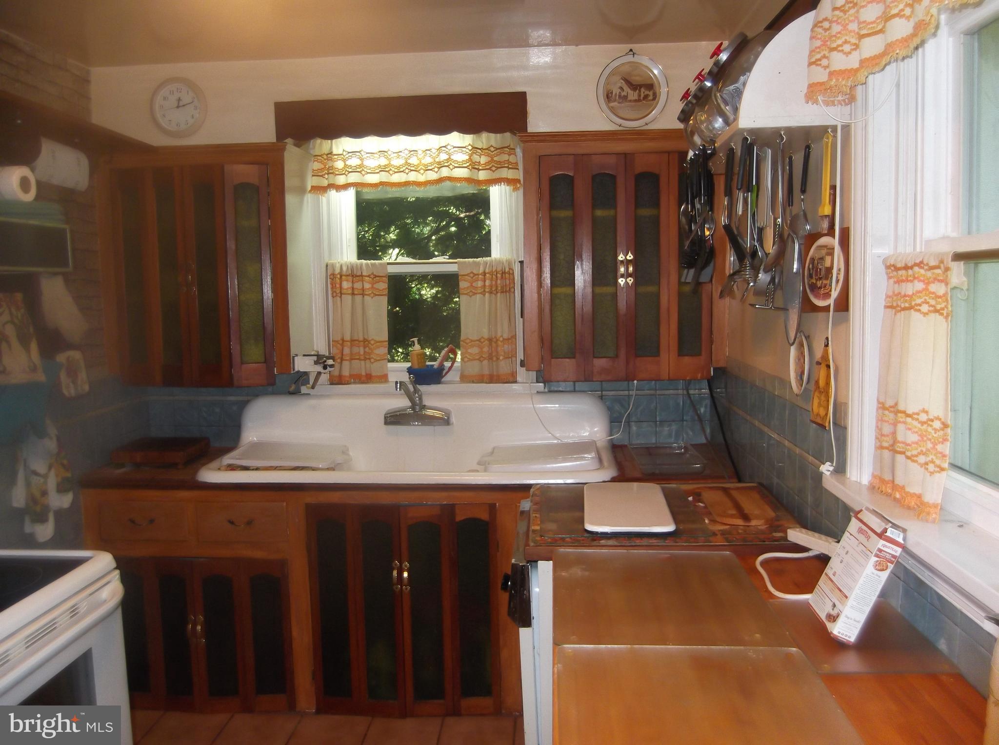 2455 Park Road Warrington, PA 18976 - Photo 11 of 47 Kitchen