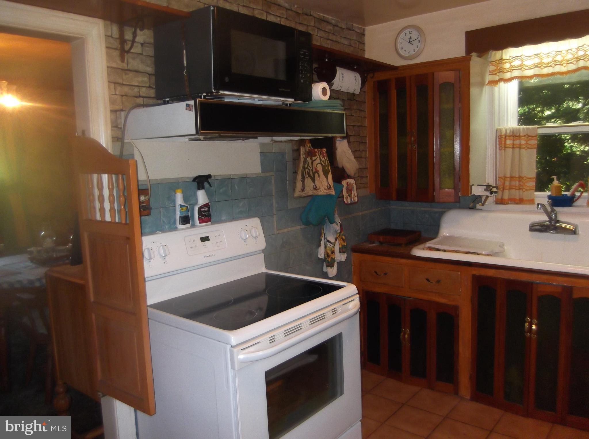 2455 Park Road Warrington, PA 18976 - Photo 12 of 47 Range in Kitchen