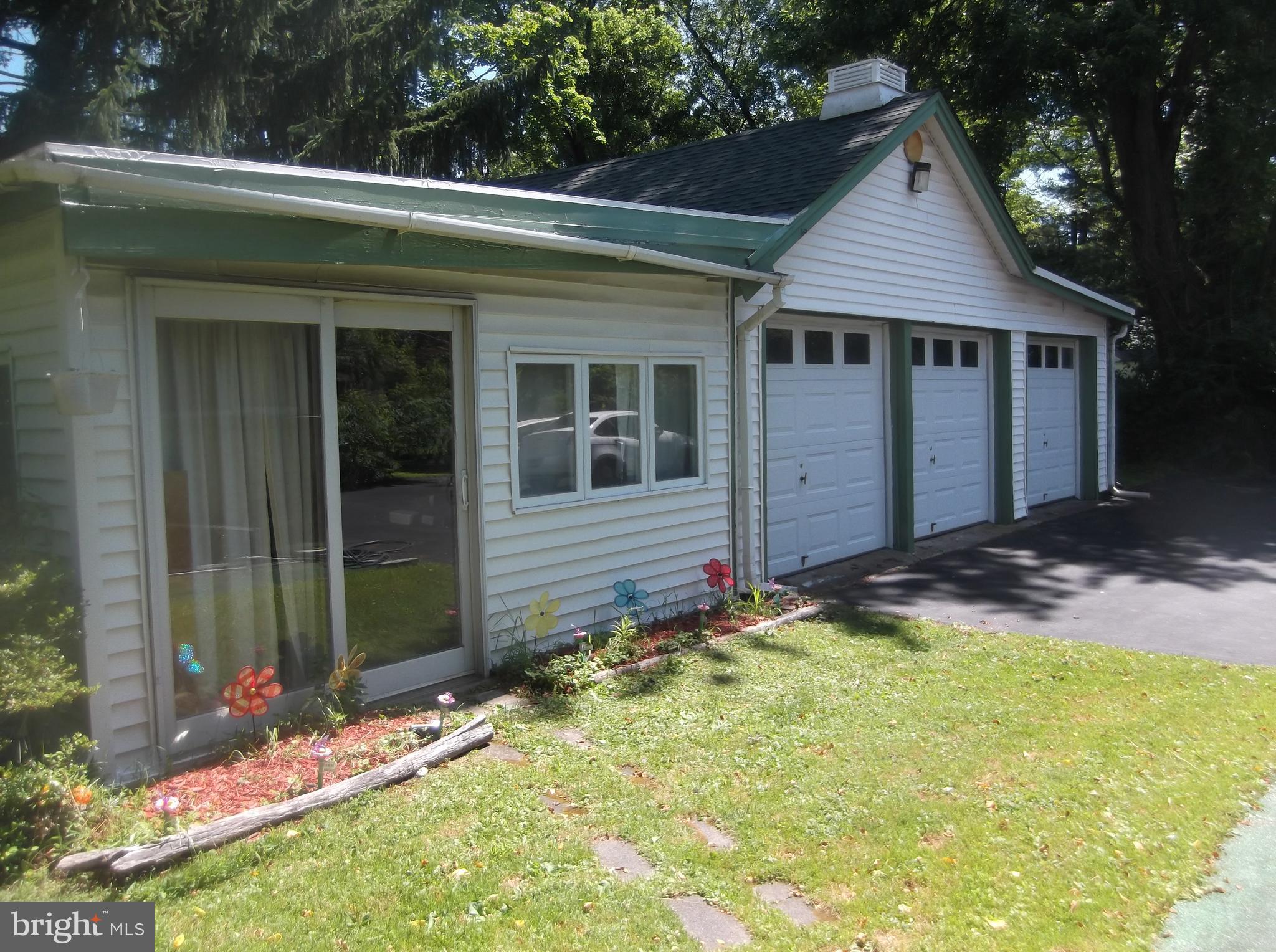 2455 Park Road Warrington, PA 18976 - Photo 4 of 47 Office and 3 Bay Garage