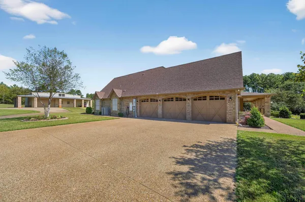 $1,295,000 | 14052 Pine Overlook Drive, Flint, TX 75762