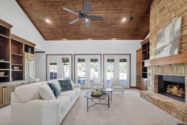 $1,295,000 | 14052 Pine Overlook Drive, Flint, TX 75762
