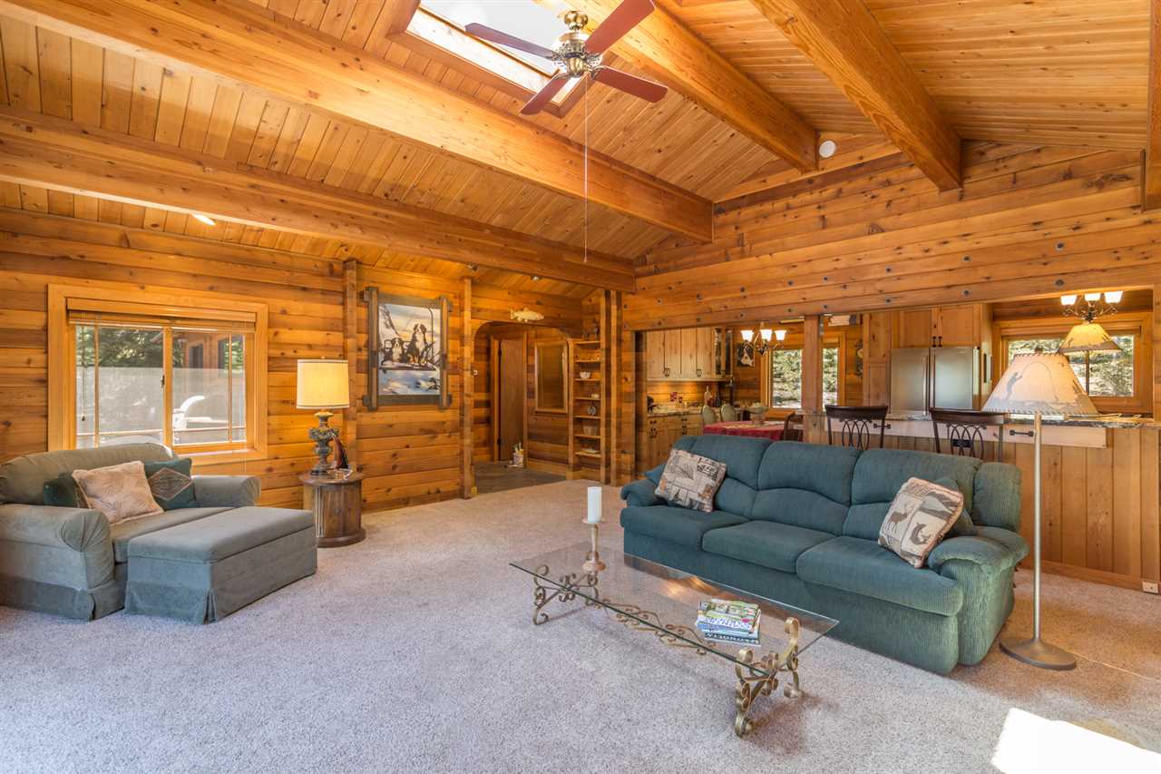 10885 Heather Road Truckee, CA 96161 - Photo 5 of 14 Gallery Image 5
