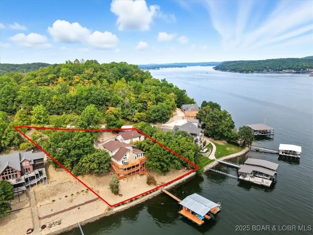 $869,900 | 112 Pelican View Lane, Roach, MO 65787