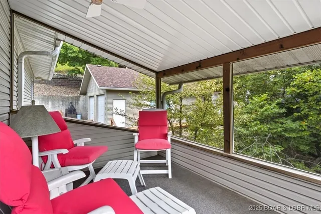 $869,900 | 112 Pelican View Lane, Roach, MO 65787