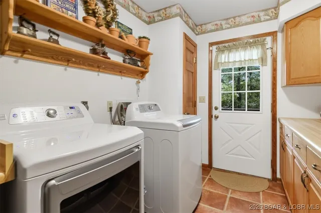 $869,900 | 112 Pelican View Lane, Roach, MO 65787