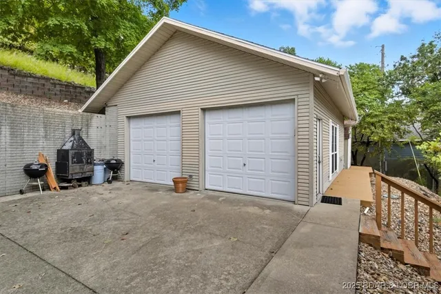 $869,900 | 112 Pelican View Lane, Roach, MO 65787