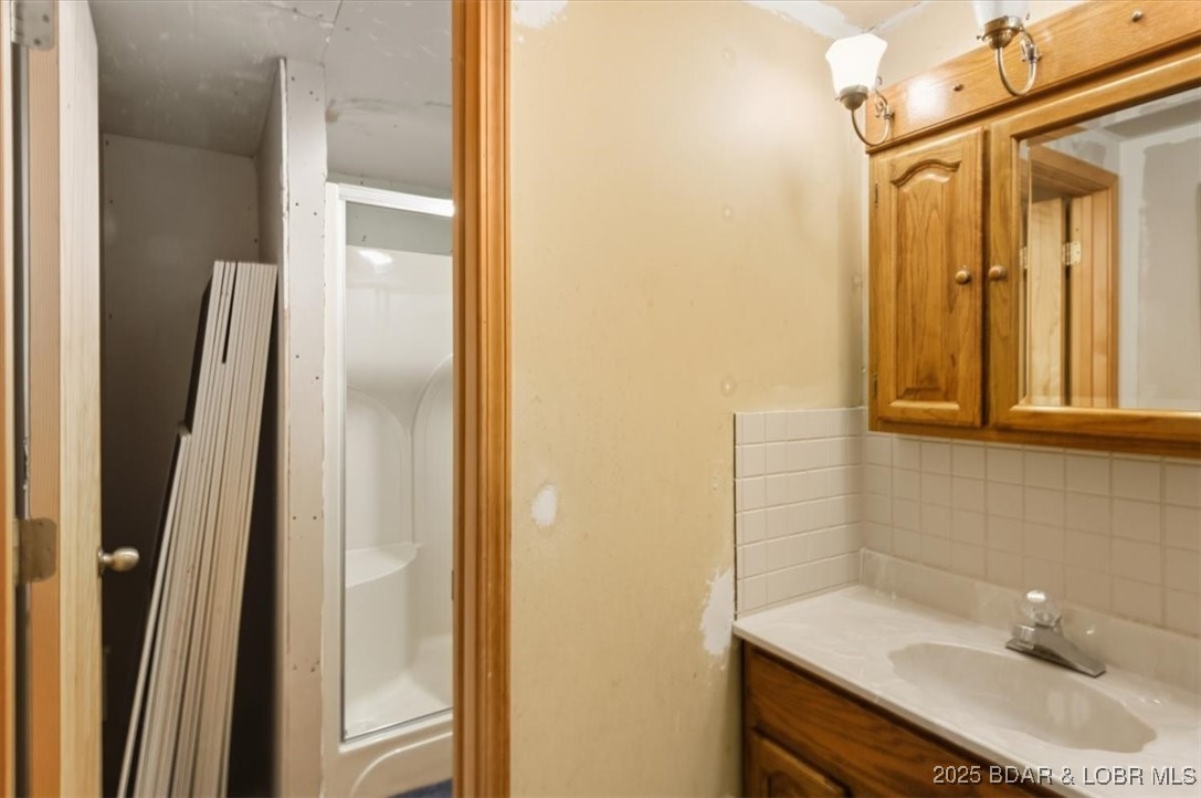 112 Pelican View Lane Roach, MO 65787 - Photo 63 of 68 Garage Bathroom 5