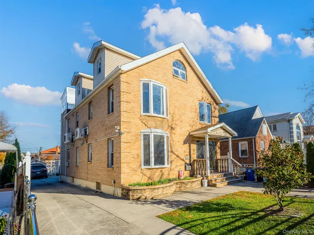 a view of a house with yard and sitting area