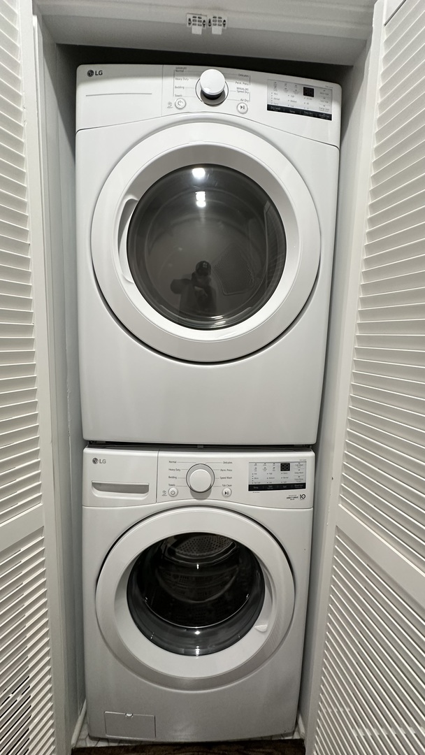 5226 North Bernard Street, Unit 2 Chicago, IL 60625 - Photo 5 of 12 a utility room with dryer and washer