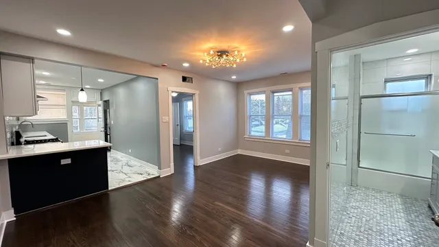 $2,500 | 5226 North Bernard Street, Unit 2, Chicago, IL 60625