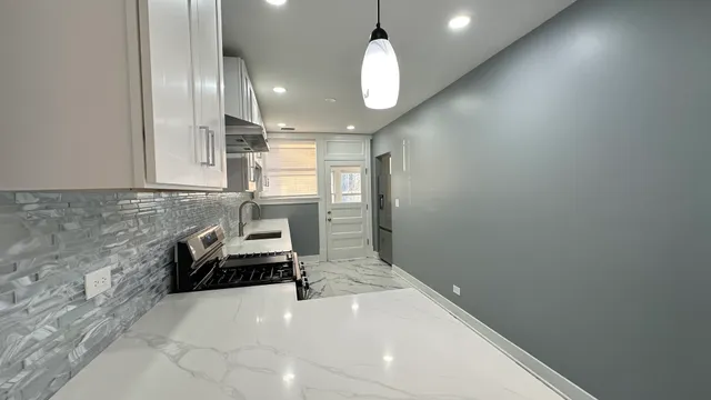 $2,500 | 5226 North Bernard Street, Unit 2, Chicago, IL 60625