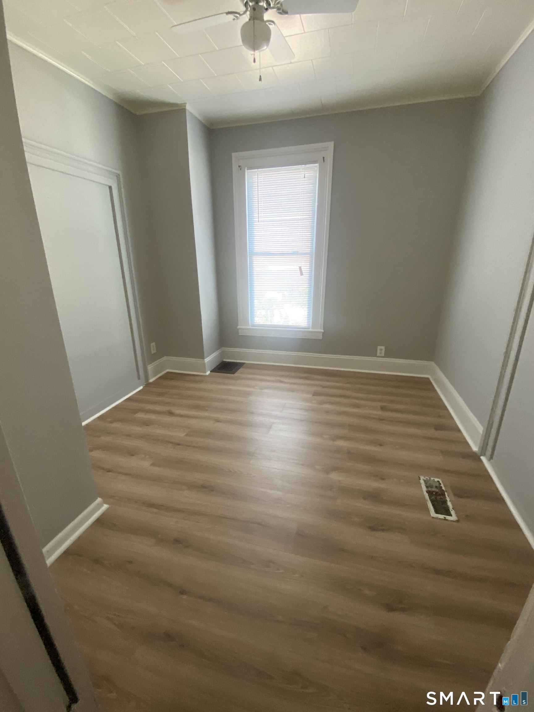 432 East Main Street, Unit 438 Bridgeport, CT 06608 - Photo 4 of 8 a view of an empty room with a window