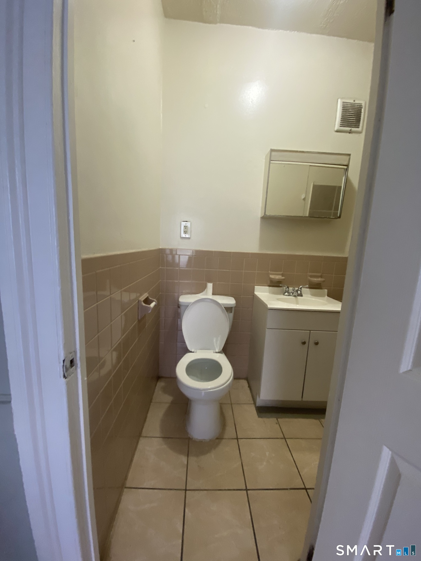 432 East Main Street, Unit 438 Bridgeport, CT 06608 - Photo 6 of 8 a bathroom with a toilet and a sink