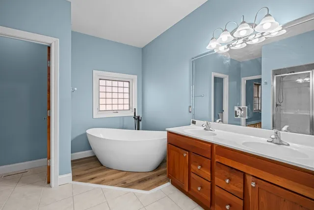 $450,000 | 1320 Sunrise Lane, Port Byron, IL 61275