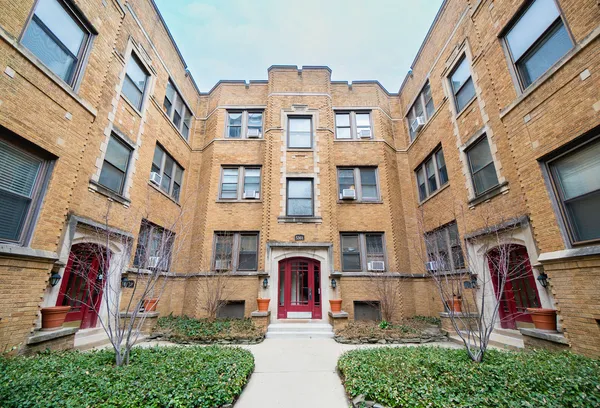 $3,000 | 536 1/2 West Cornelia Avenue, Unit 3, Chicago, IL 60657