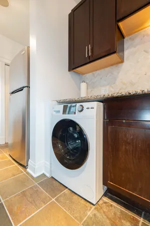 $3,000 | 536 1/2 West Cornelia Avenue, Unit 3, Chicago, IL 60657