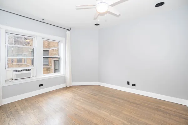 $3,000 | 536 1/2 West Cornelia Avenue, Unit 3, Chicago, IL 60657