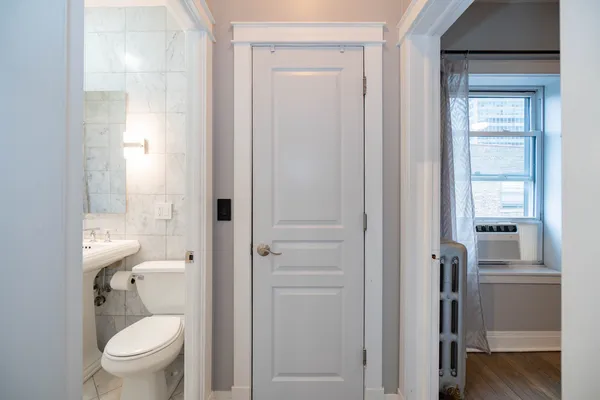 $3,000 | 536 1/2 West Cornelia Avenue, Unit 3, Chicago, IL 60657