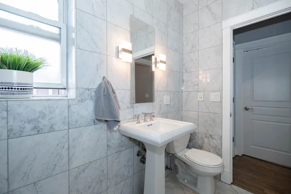 $3,000 | 536 1/2 West Cornelia Avenue, Unit 3, Chicago, IL 60657