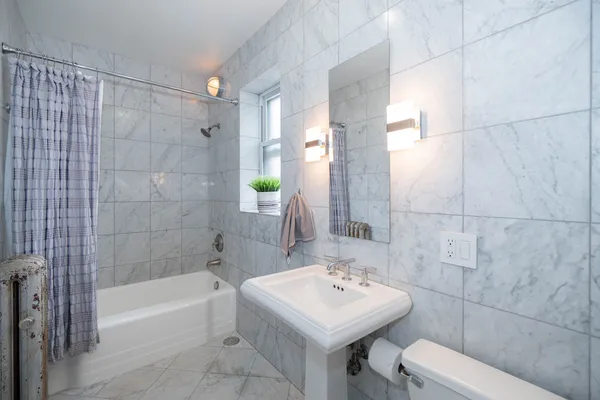 $3,000 | 536 1/2 West Cornelia Avenue, Unit 3, Chicago, IL 60657