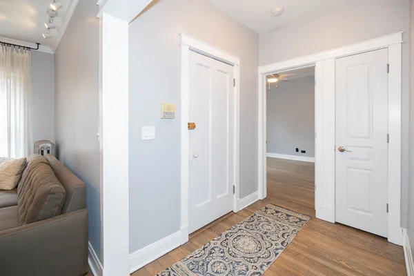 $3,000 | 536 1/2 West Cornelia Avenue, Unit 3, Chicago, IL 60657